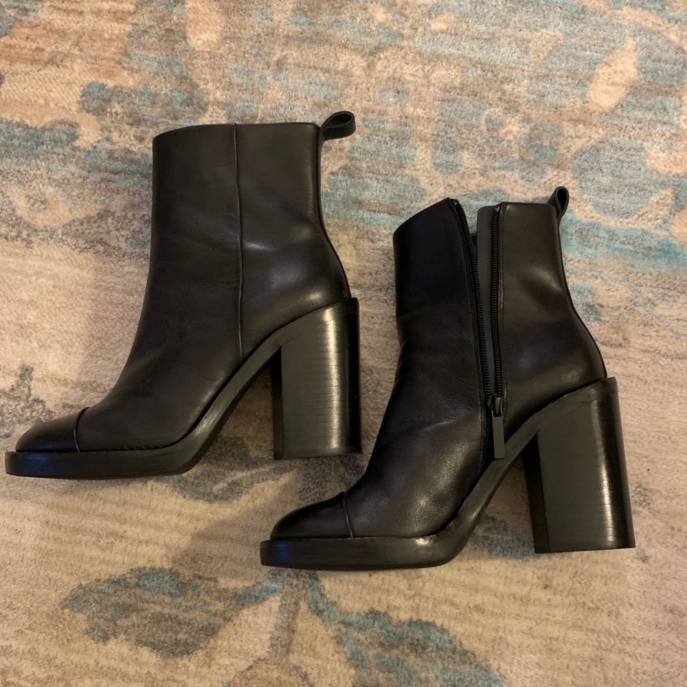 Kendall & Kylie Lance cap toe bootie